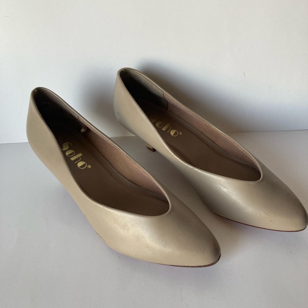Vintage 90’s SoHo size 7 1/2 tan heels